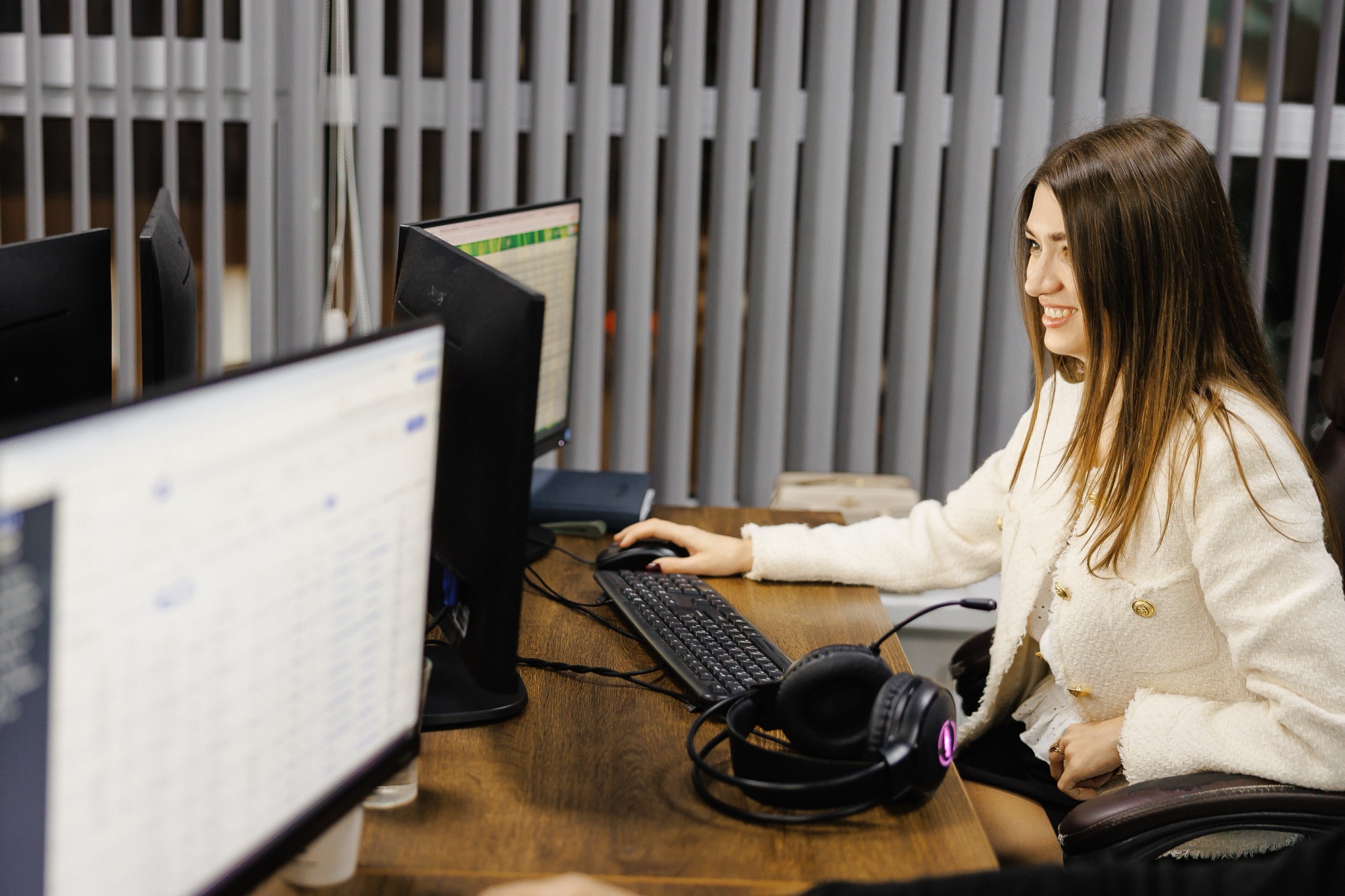 MDX Line dispatcher smiling at workstation